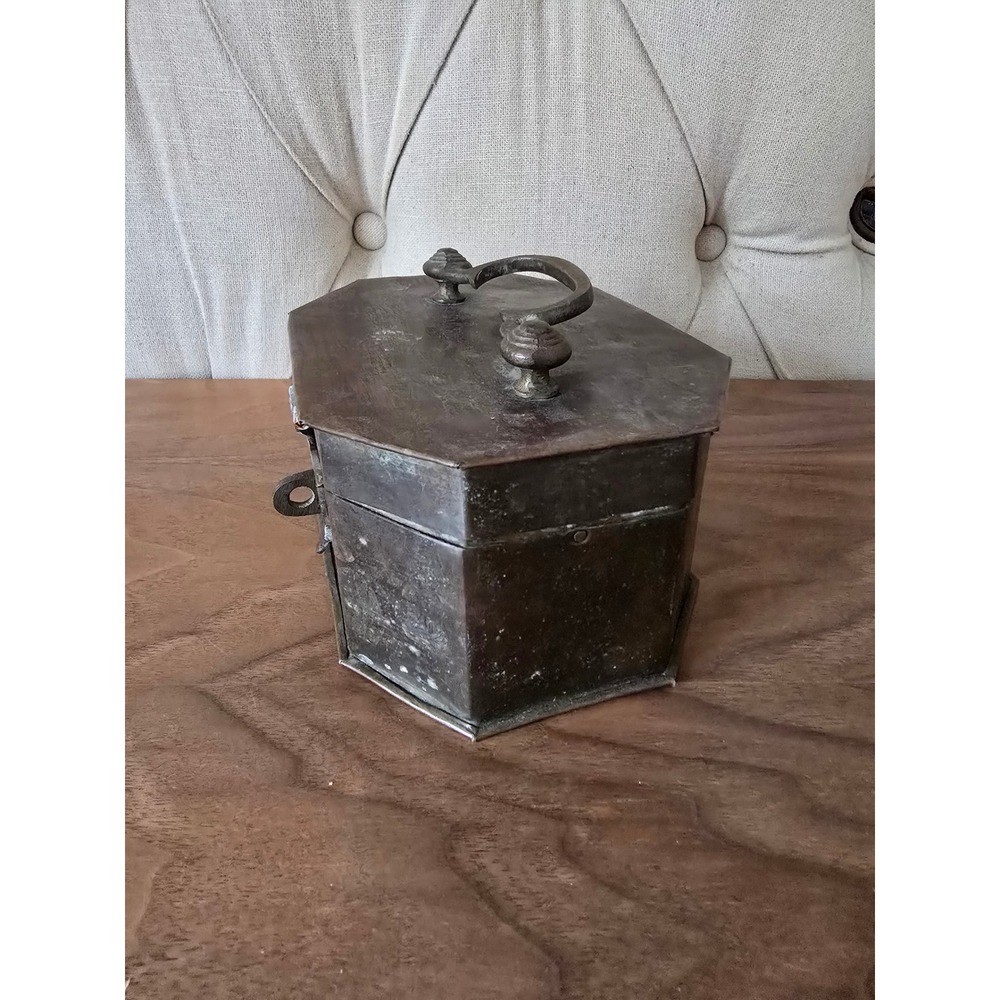 Antique brass octagonal trinket box with handle & latch - Picture 3 of 8
